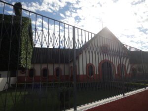 exterior da igreja vista avenida